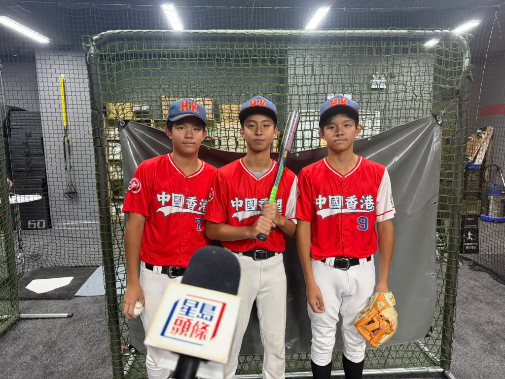 (左起) 陳磊展、陳樂滔、陳磊謙 (左起) 陳磊展、陳樂滔、陳磊謙