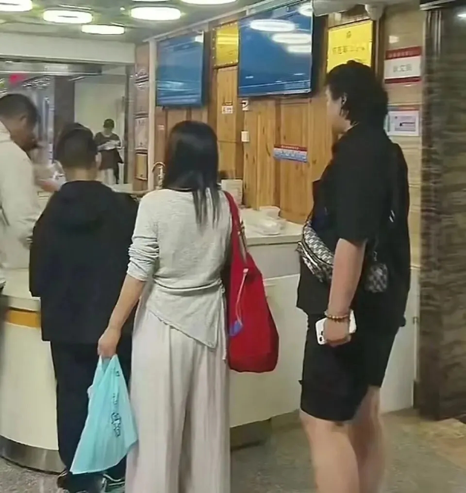9月9日凌晨5點左右，河北省兒童醫院急症室現場。 縱覽新聞