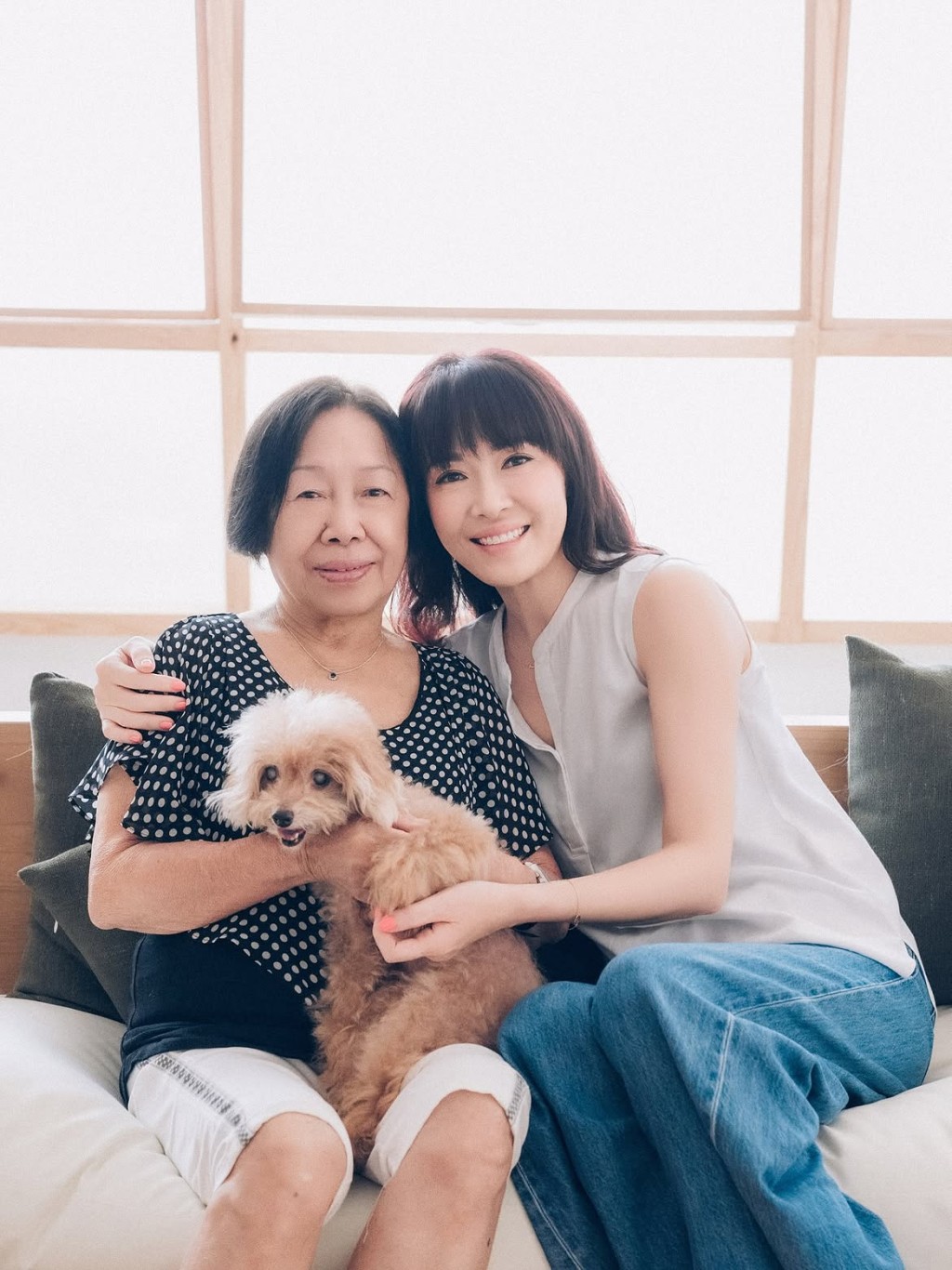向海嵐曾分享與母親合照。