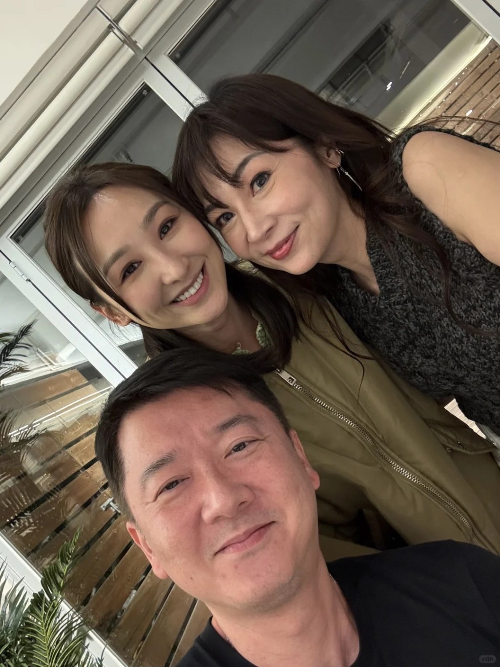 溥儀眼鏡創辦人邱子傑（Jeffery）近日舉行生日會，其學霸名媛太太邱李茂琪（Margaret）及高海寧等為他慶祝。