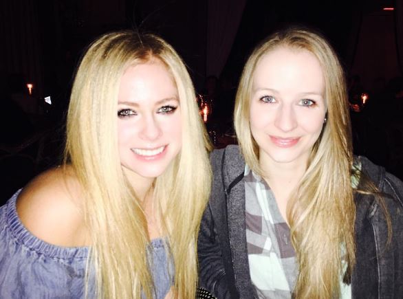 Avril Lavigne同細妹Michelle。