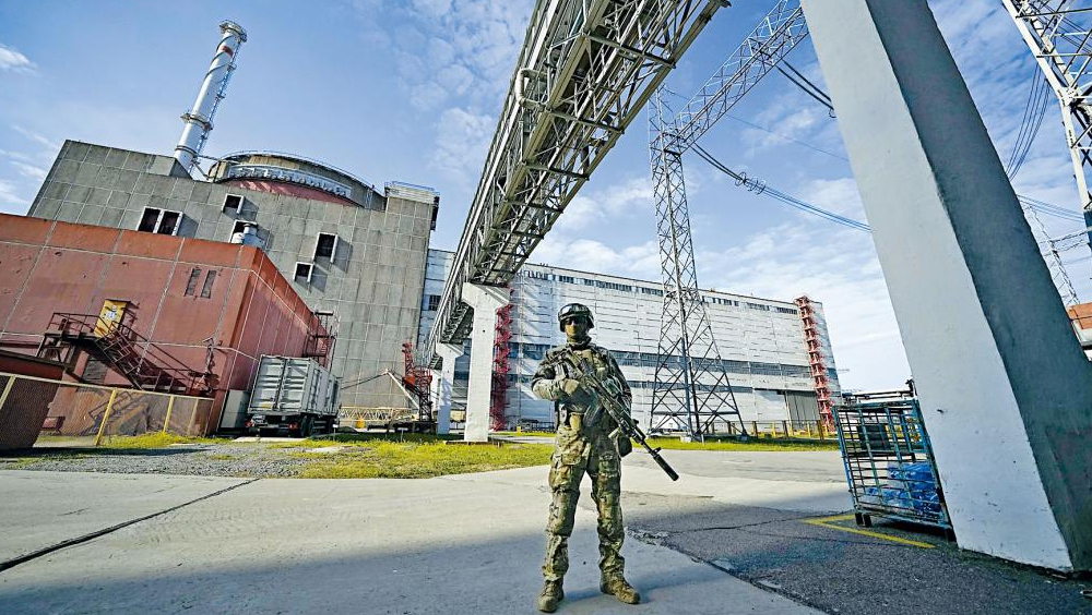 今年五月,俄兵在扎波羅熱核電廠範圍駐守。