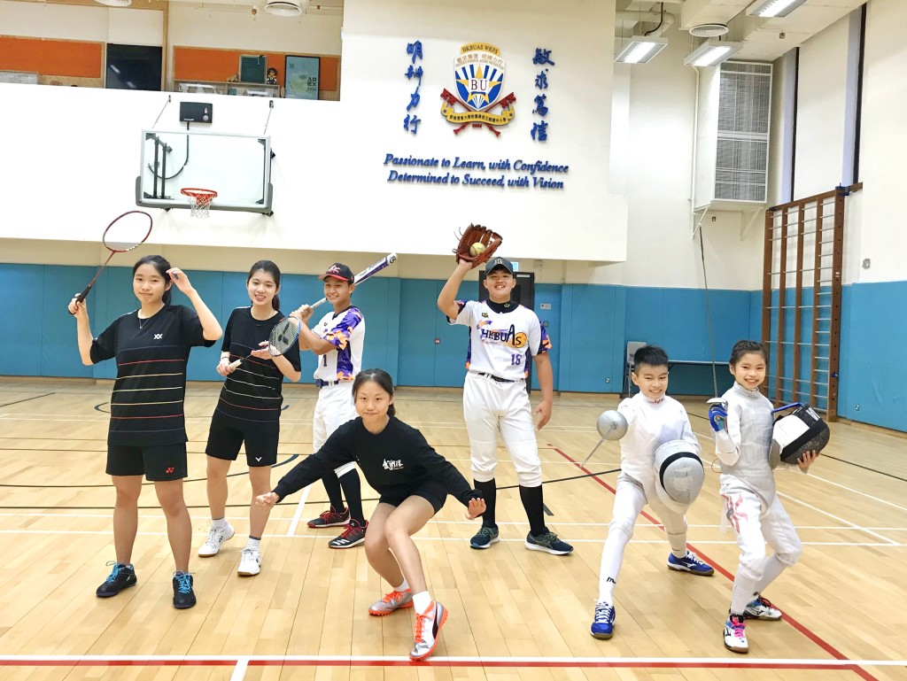 學校提供多元化體育活動，包括棒球及劍擊。