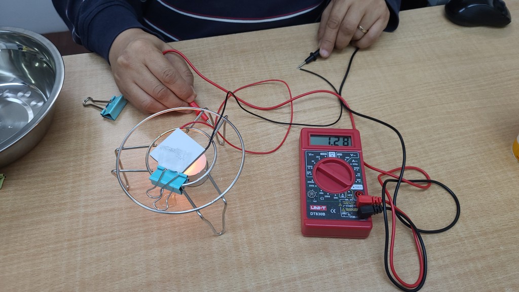 筆者嘗試利用溫差產生電壓。