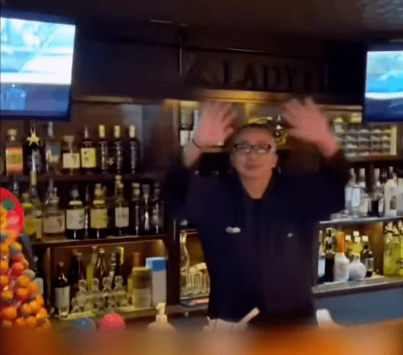 涉案的49歲酒吧老闆松倉俊彥已被捕。HTB Hokkaido News畫面截圖