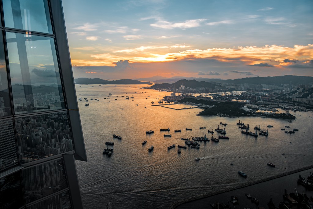 在天际100观景台能360度鸟瞰全港四方八面不同的景观及维港景色。