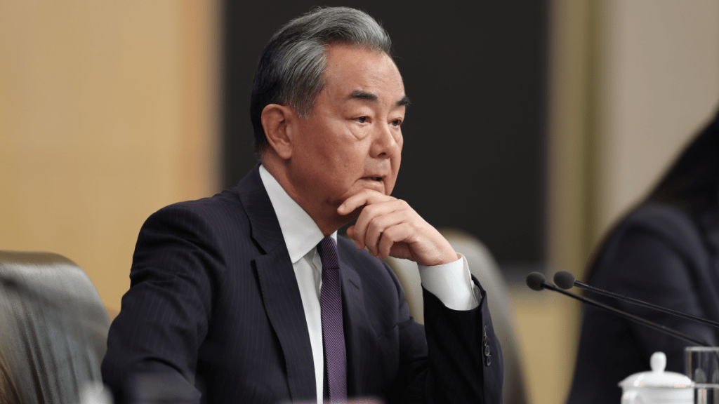 王毅在云南玉溪与柬泰外长会晤。中新社