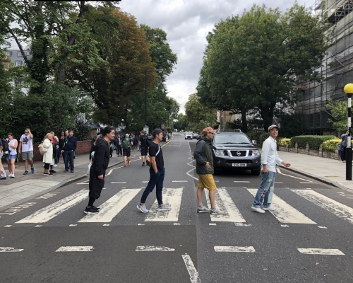 RubberBand潮拜披頭四Abbey Road。