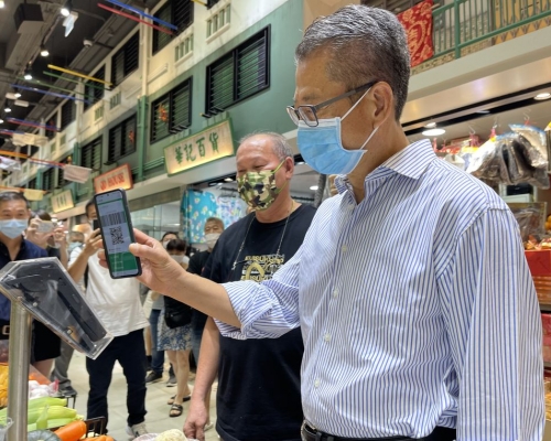 陳茂波指,市民將一起參與推動和建構香港的電子支付平台。網誌圖片