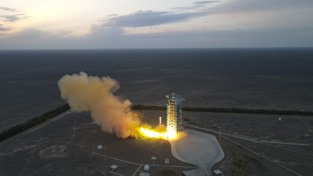 火箭起飛推力約300噸，對應700公里太陽同步圓軌道的運載能力為1.3噸。新華社