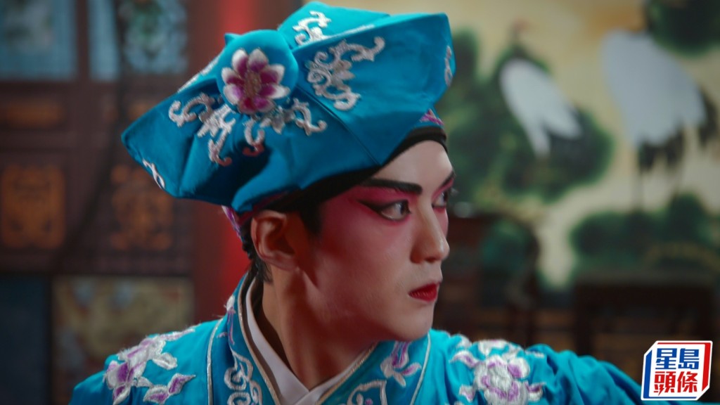 阮浩棕在劇中演劇團內的文武生，事前特意上堂學習粵劇基本功。