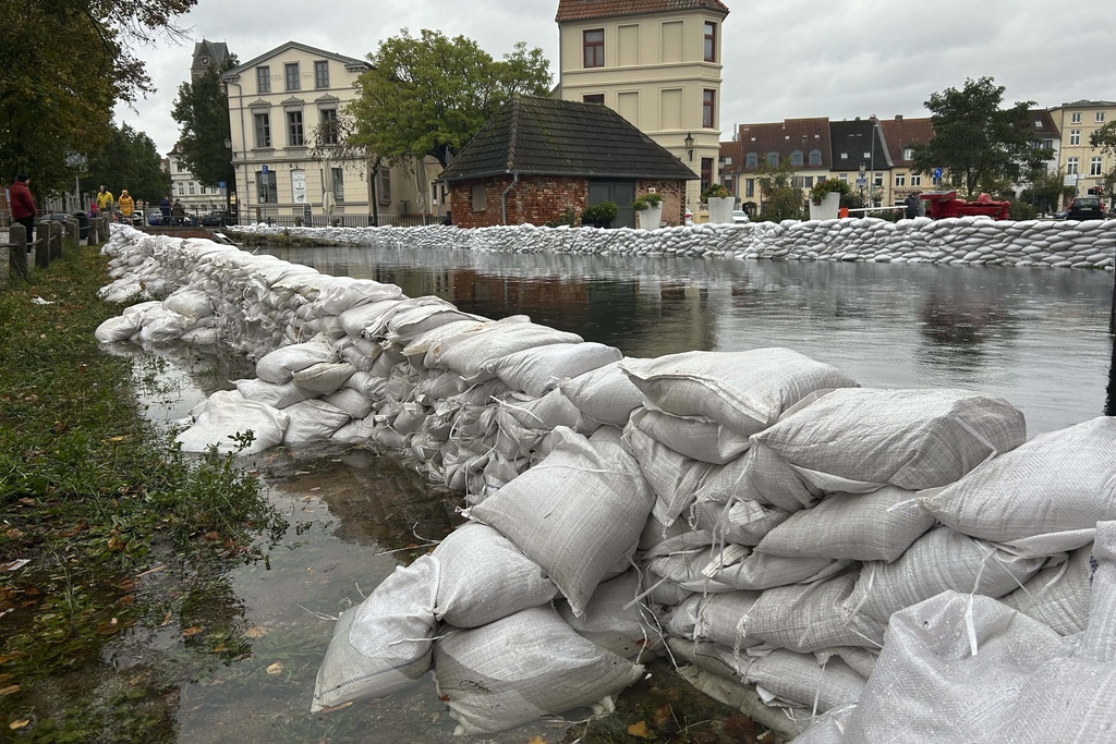 德国沿岸受风暴潮影响。美联社