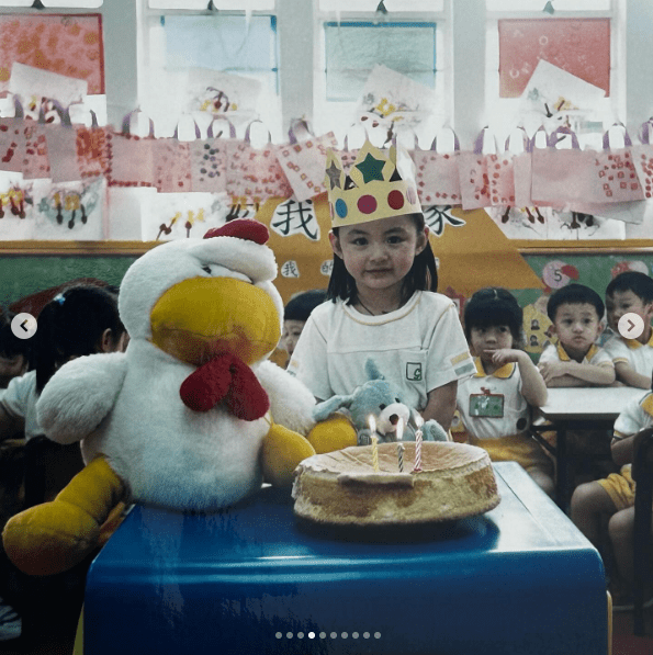 王麗嘉讀幼稚園時，學校舉行生日會。