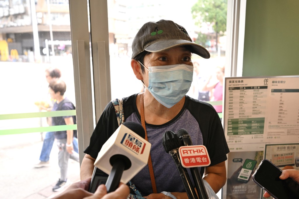 市民程女士指，廢物回收是市民責任，可以保護地球。