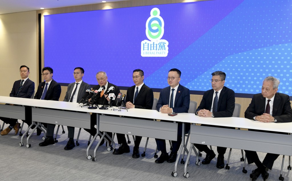 自由黨主席、批發及零售界當選人邵家輝表示，雖然今次地區直選未有候選人當選，但仍對成績感欣慰。