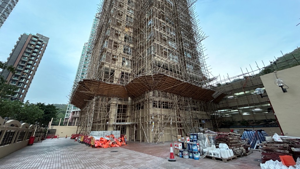 屯門怡樂花園少年墮樓 重創不治