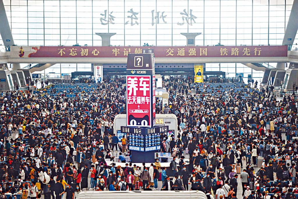 ■杭州火車車站候車大堂。