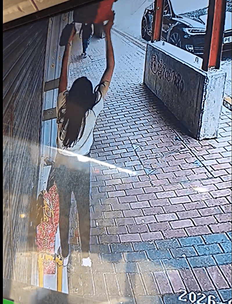 女子偷紙紮過程。fb： Cary Chan