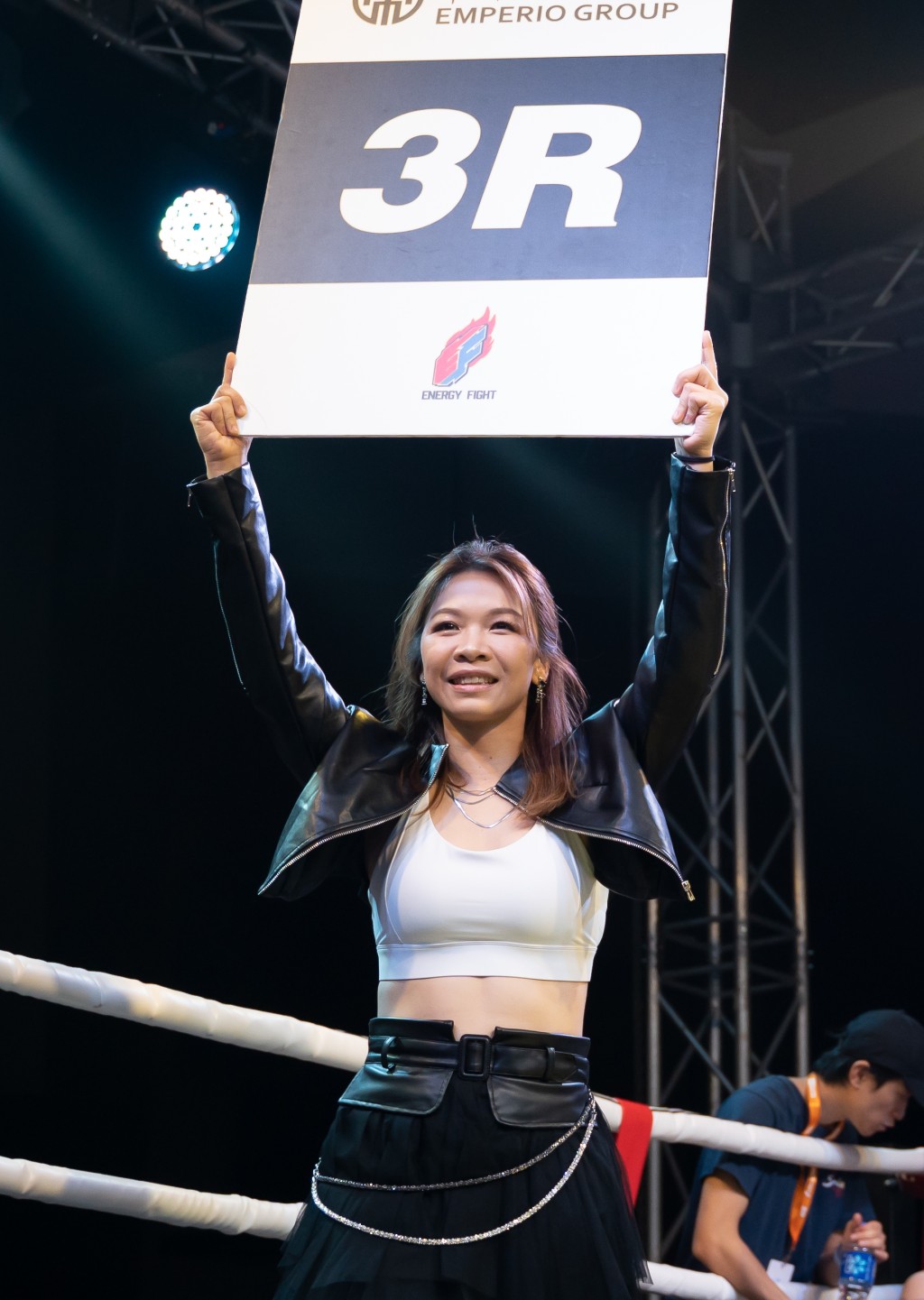 赛场同时举行首届Shoot Girl选举。中国香港综合搏击总会图片