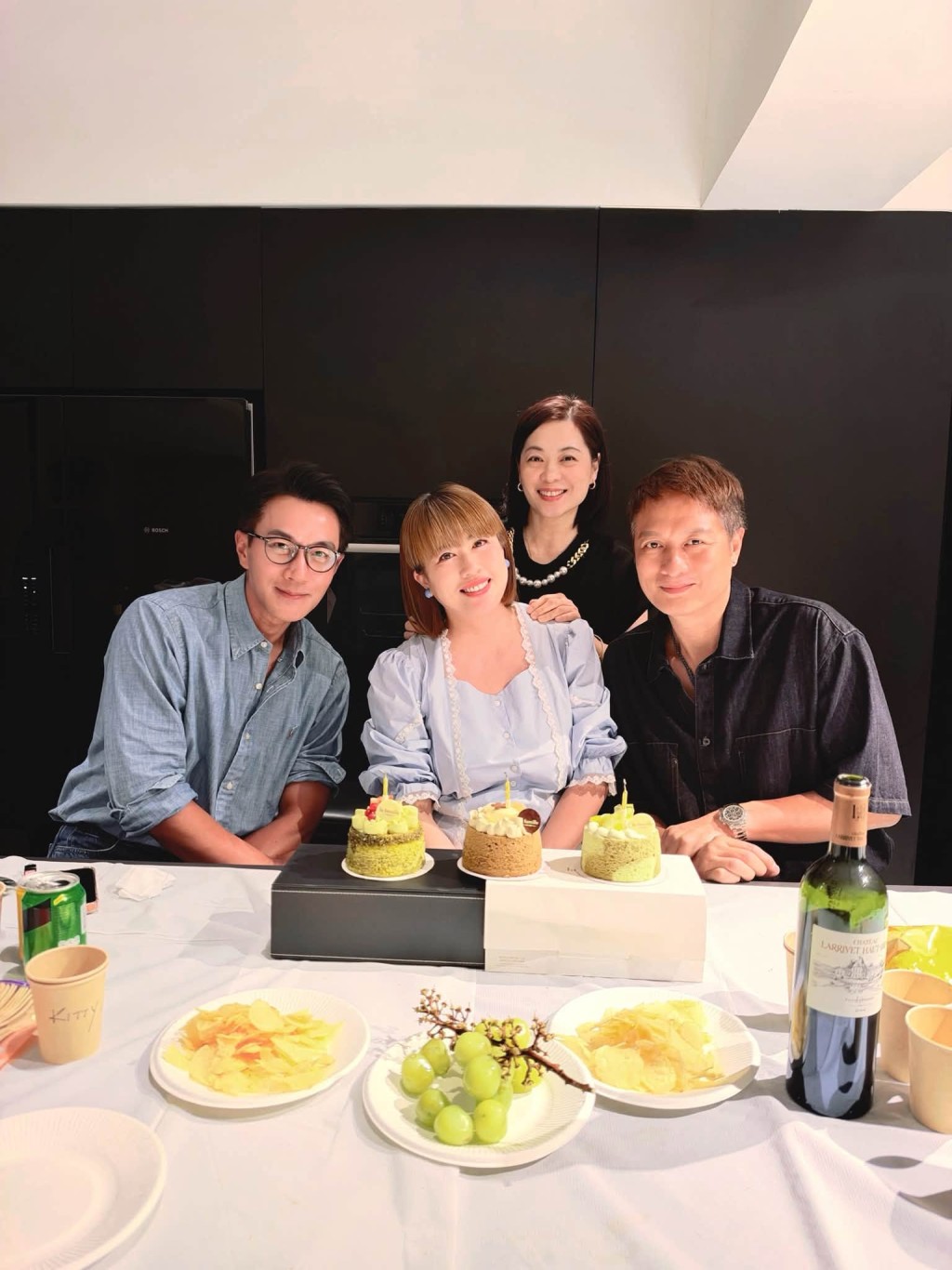 劉愷威凍齡外貌,完全不似52歲。 劉愷威凍齡外貌,完全不似52歲。