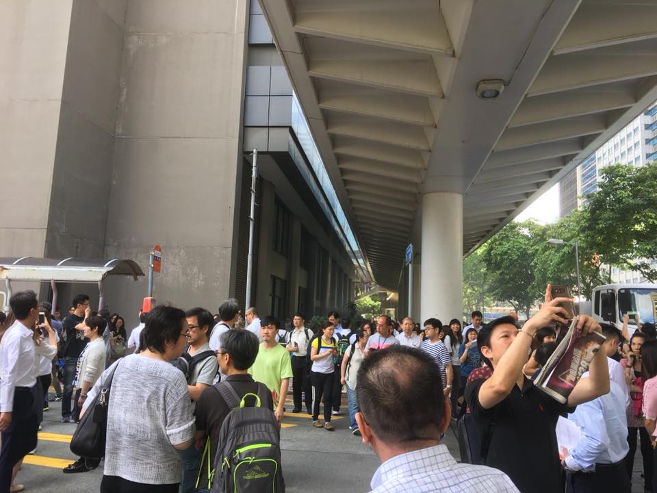 逾200人疏散至安全地方。 香港突發事故報料FB/網民Fannie Chung‎圖