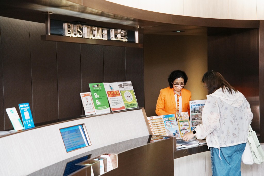 福星控股計劃拓展香港、深圳、廣州、澳門、珠海五大機場的連線票務及商務服務。 福星控股計劃拓展香港、深圳、廣州、澳門、珠海五大機場的連線票務及商務服務。