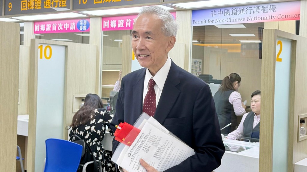 黄志祥大赞新安排提高往返内地过关效率，对香港带来极大禆益。方咏思摄