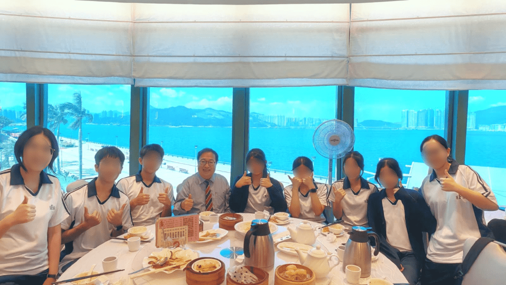 校長梁健文定期與不同公職的同學如班長、風紀、社長等同晉午反，聽取同學對學校的意見。（圖片來源：受訪者提供）