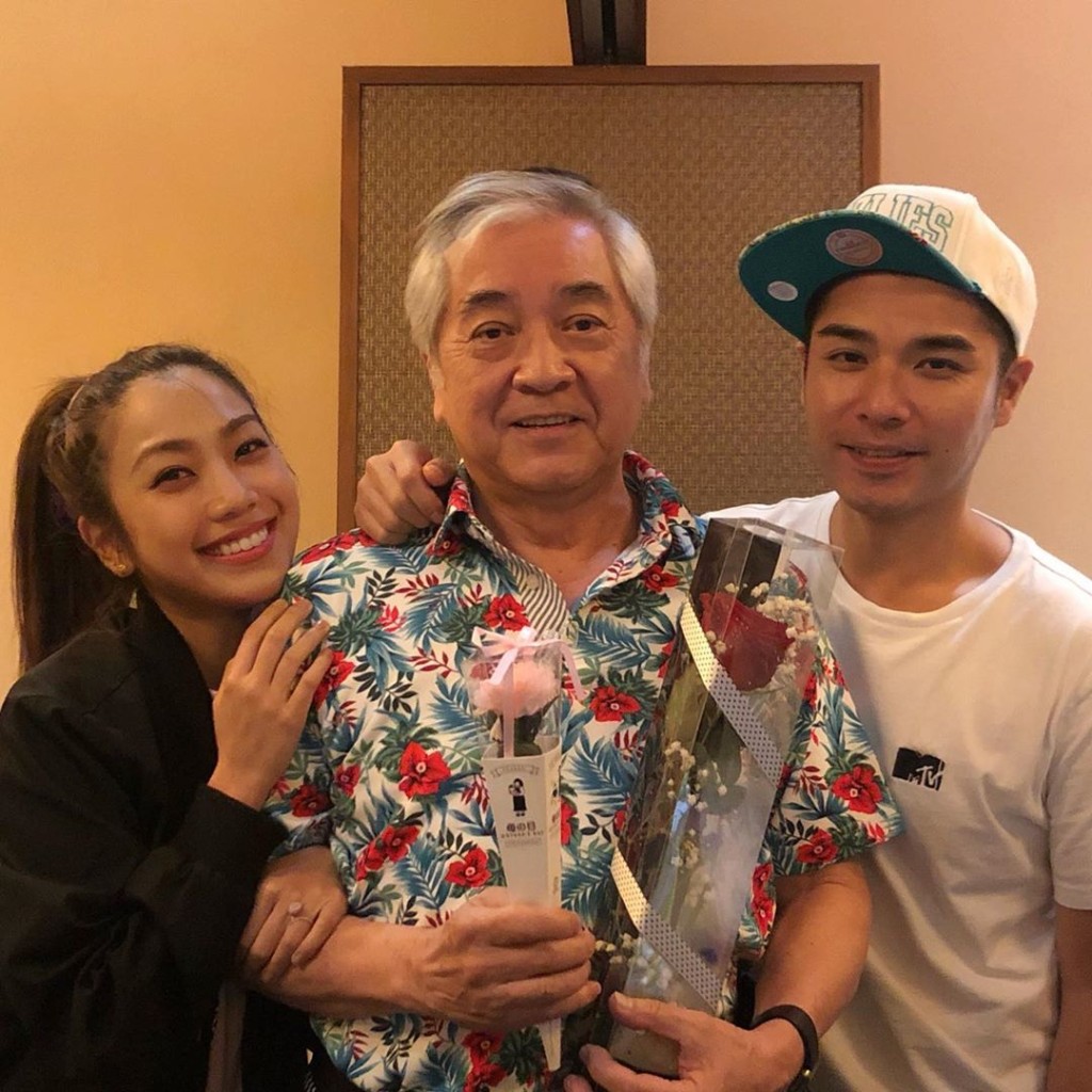 姜麗文和姜文杰,跟爸爸秦沛感情要好。