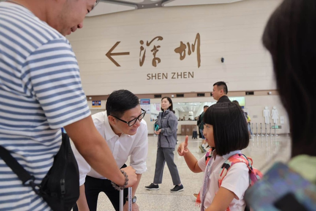 看見市民往返兩地過程順利,鄧炳強與團隊感到十分安心。鄧炳強FB 看見市民往返兩地過程順利,鄧炳強與團隊感到十分安心。鄧炳強FB