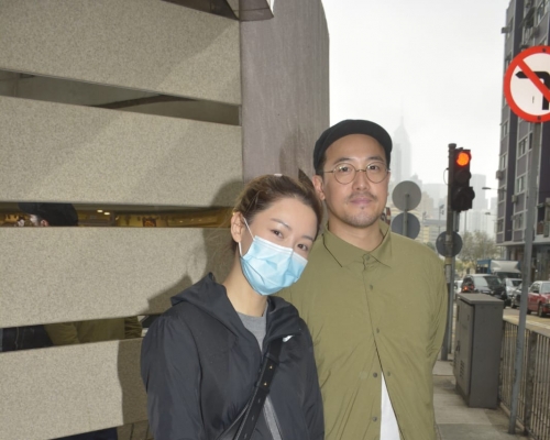 曾國祥和王敏奕現身醫院。