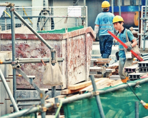 建造業議會指,已經有接近20萬名工友和超過5000間公司或機構,通過建造業議會的機制,收到政府的資助。 資料圖片