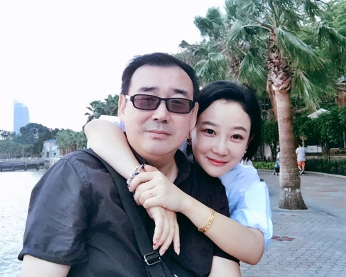 楊恆均涉間諜罪受審，圖為他與妻子袁瑞娟的合照。AP