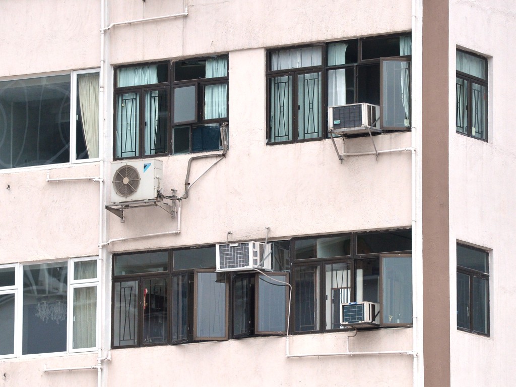 可設立「好市民」獎狀鼓勵自願驗窗和修葺樓宇的業主。資料圖片 可設立「好市民」獎狀鼓勵自願驗窗和修葺樓宇的業主。資料圖片