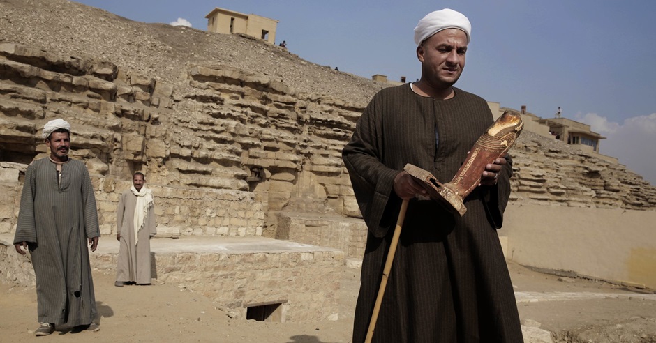 考古学家同时发现其他动物木雕像。AP