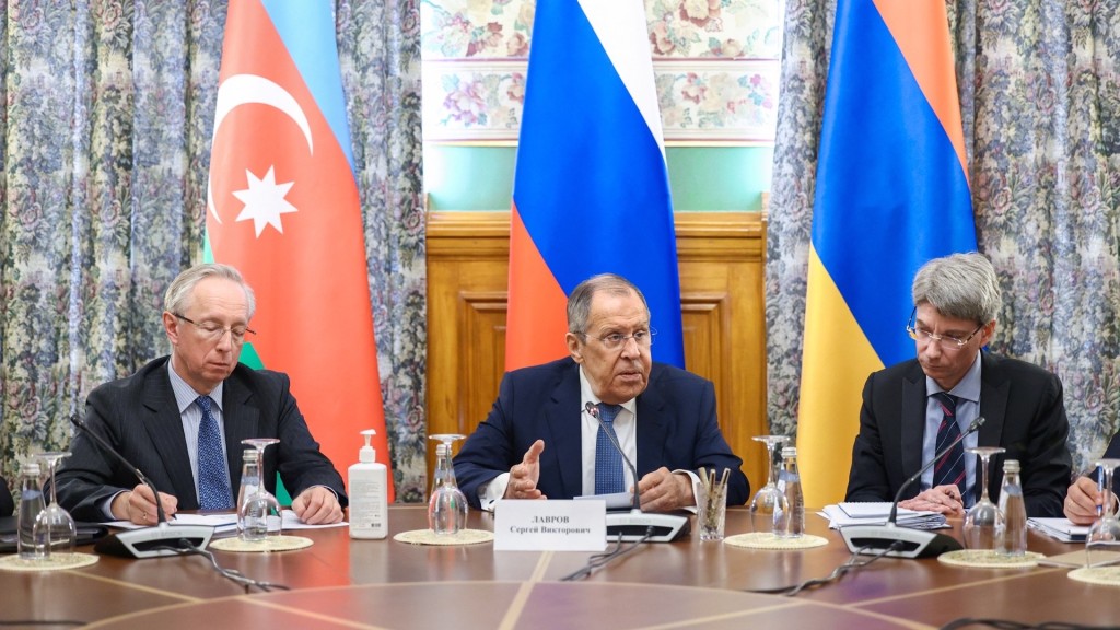 今年5月，俄羅斯外交部長拉夫羅夫主持緩解阿塞拜疆和亞美尼亞緊張局勢的會議。 路透社