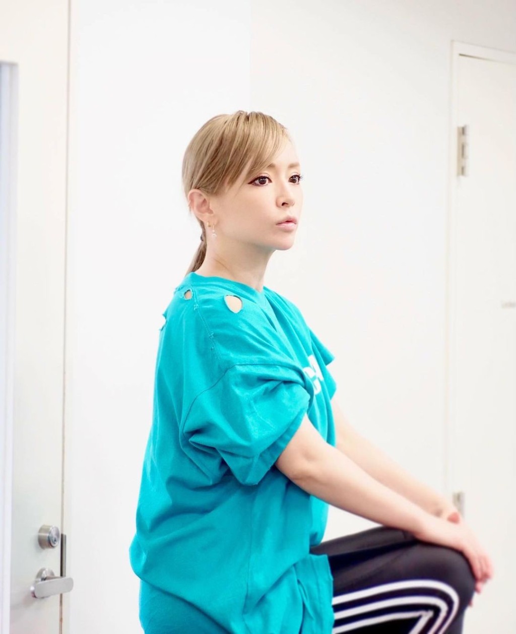 日本天后滨崎步几年前被爆恋上细她20岁的小鲜肉舞蹈员荒木骏平。