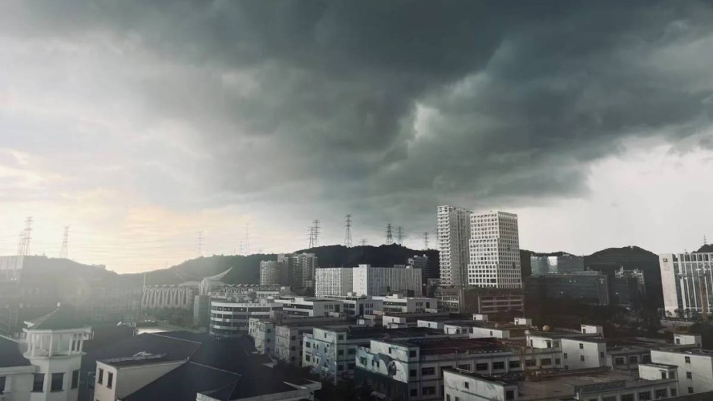 深圳部分地區已發橙色暴雨訊號。小紅書@OOEEAAOO
