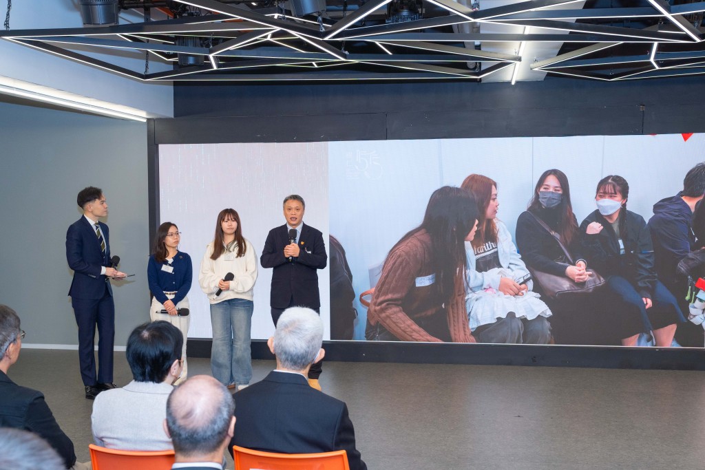 启动礼上，义工队成员与仁大社会工作学系系主任方富辉教授进行对谈。