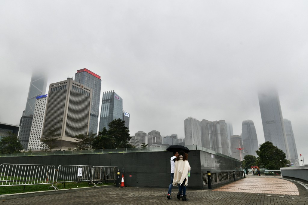 天文台指下周中后期预料另一股东北季候风会抵达华南，使该区气温下降。 资料图片