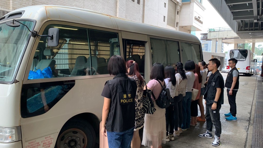 跨部門油尖打擊黑工及掃黃,拘捕20人。警方提供圖片
