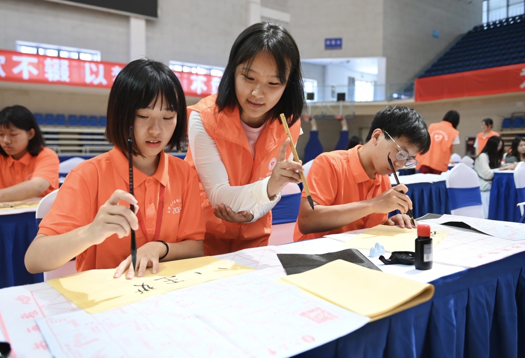 語言在運用上存在彈性。中新社圖片 語言在運用上存在彈性。中新社圖片