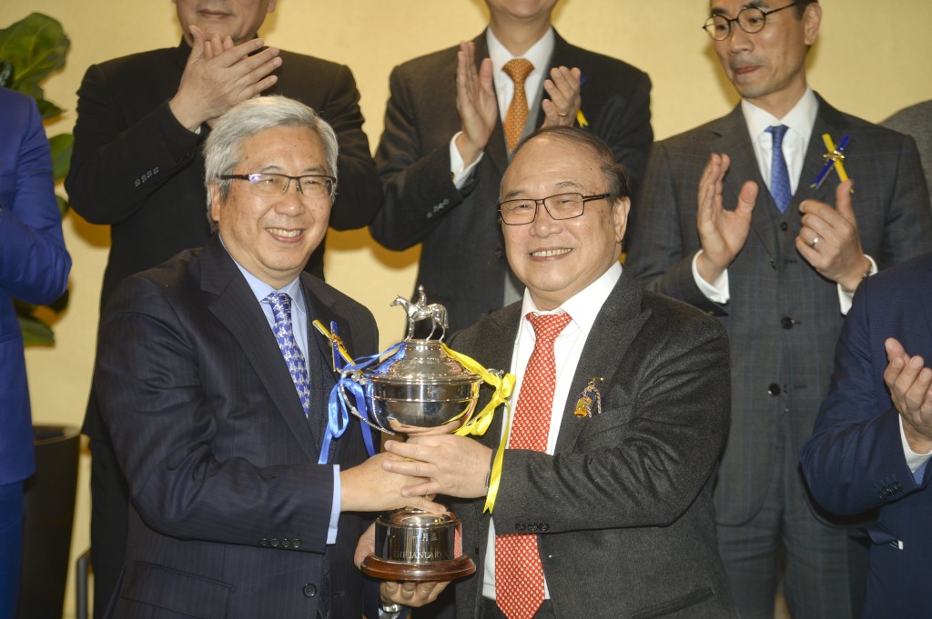 李家祥(左)退任馬會副主席，或將會成為名譽董事。