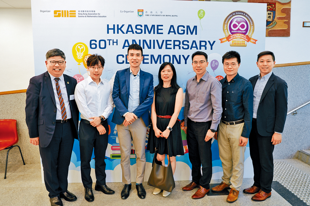 李主席與教育局同工合照 李主席與教育局同工合照