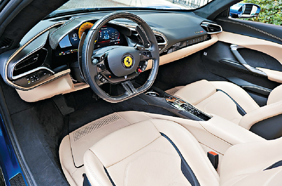 ■車廂陳設跟296GTB硬頂版沒分別。