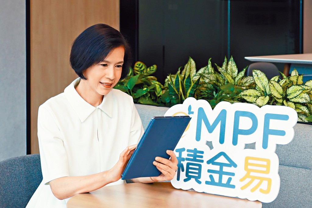 劉麥嘉軒發表網誌,指5個強積金計劃已依次於去年6月起加入積金易平台。