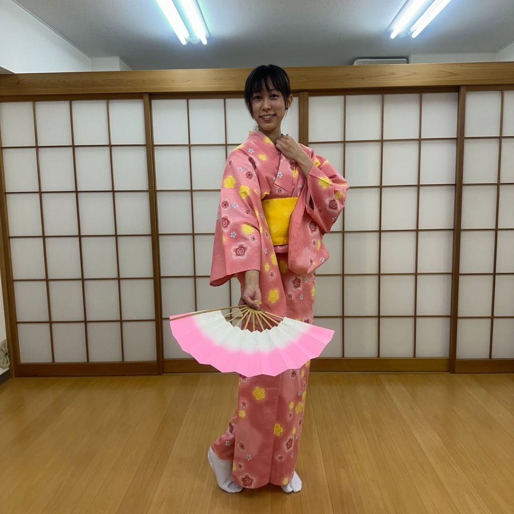 石天欣。