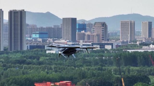 內地有空中的士首次從南京飛越長江。網圖