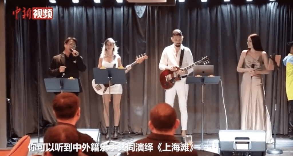 有現場Live Band唱中國歌曲。