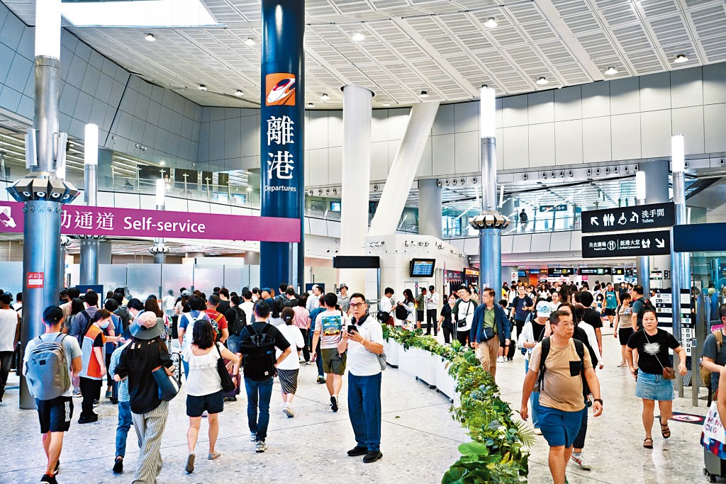 「AUSTIN BOHEMIAN 瑧爾」毗鄰高鐵香港西九龍站,約14分鐘車程直達深圳福田站,盡享雙城機遇。 「AUSTIN BOHEMIAN 瑧爾」毗鄰高鐵香港西九龍站,約14分鐘車程直達深圳福田站,盡享雙城機遇。
